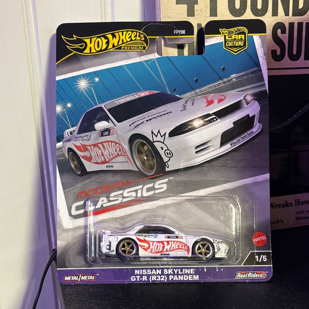 Hot Wheels Nissan Skyline GT-R (R32) Pandem Toy Car
